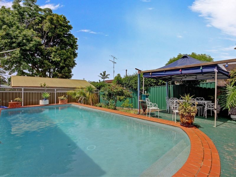 12 Forshaw Avenue, Peakhurst NSW 2210