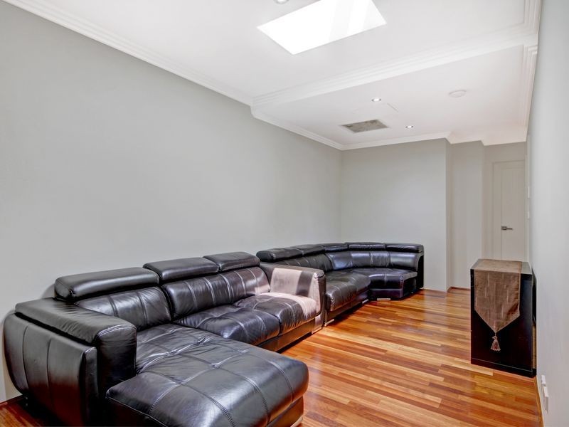 31a Hugh Avenue, Peakhurst NSW 2210