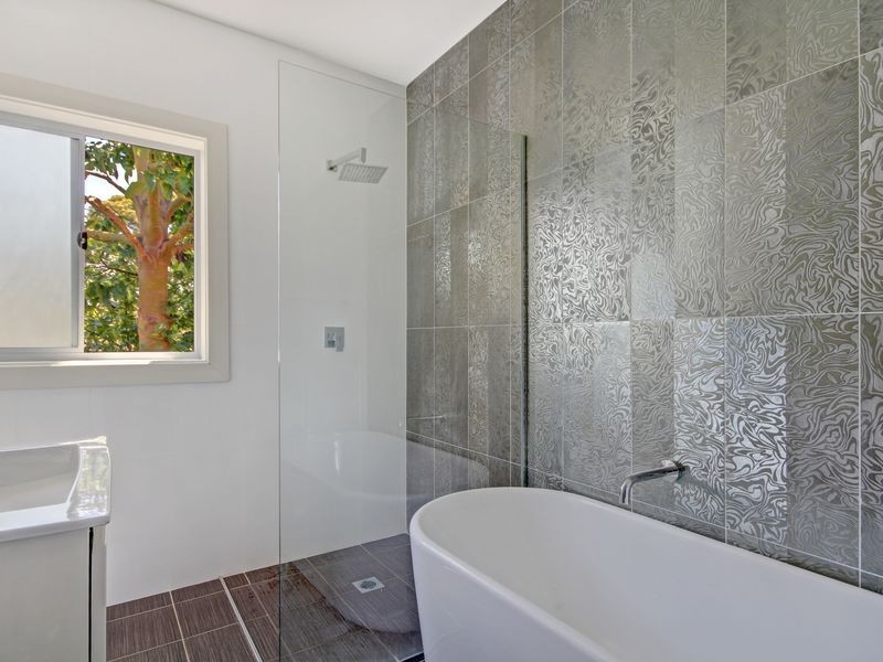 31a Hugh Avenue, Peakhurst NSW 2210