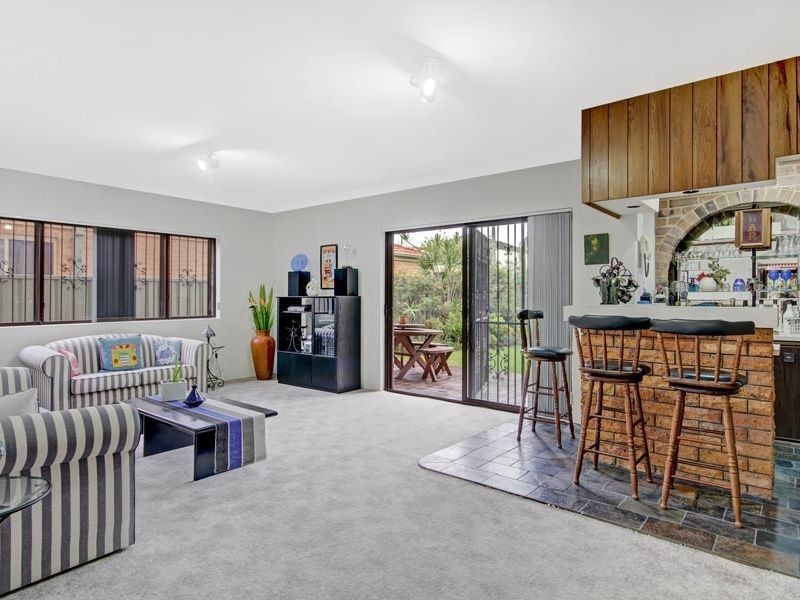 21 Jacques Avenue, Peakhurst NSW 2210