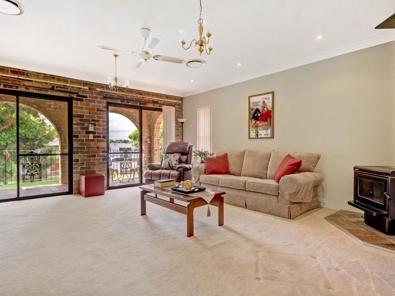 21 Jacques Avenue, Peakhurst NSW 2210