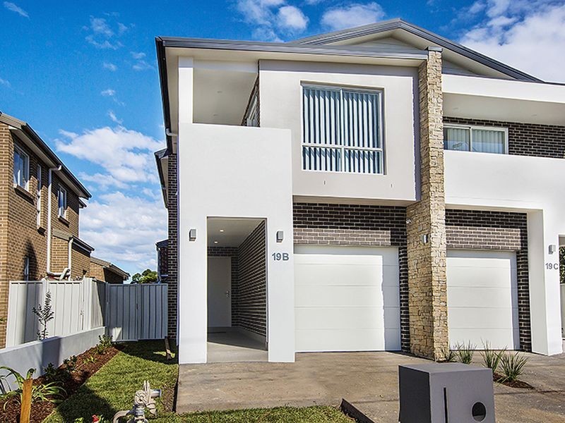 19b Henry Lawson Drive, Peakhurst NSW 2210