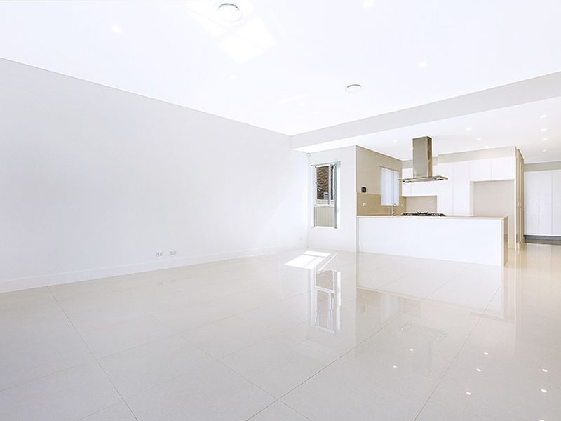 19b Henry Lawson Drive, Peakhurst NSW 2210