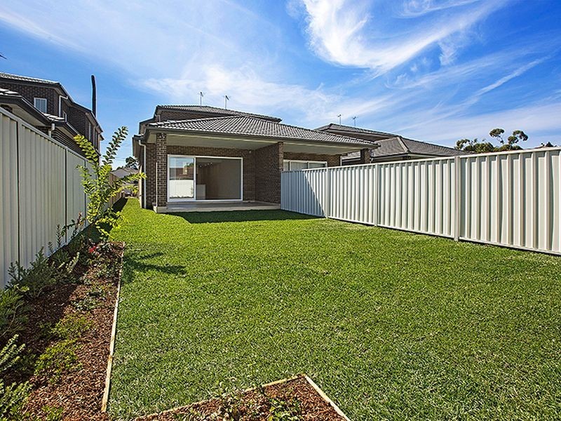 19b Henry Lawson Drive, Peakhurst NSW 2210