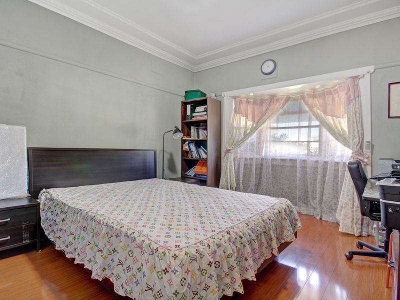 12 Bonds Road, Roselands NSW 2196