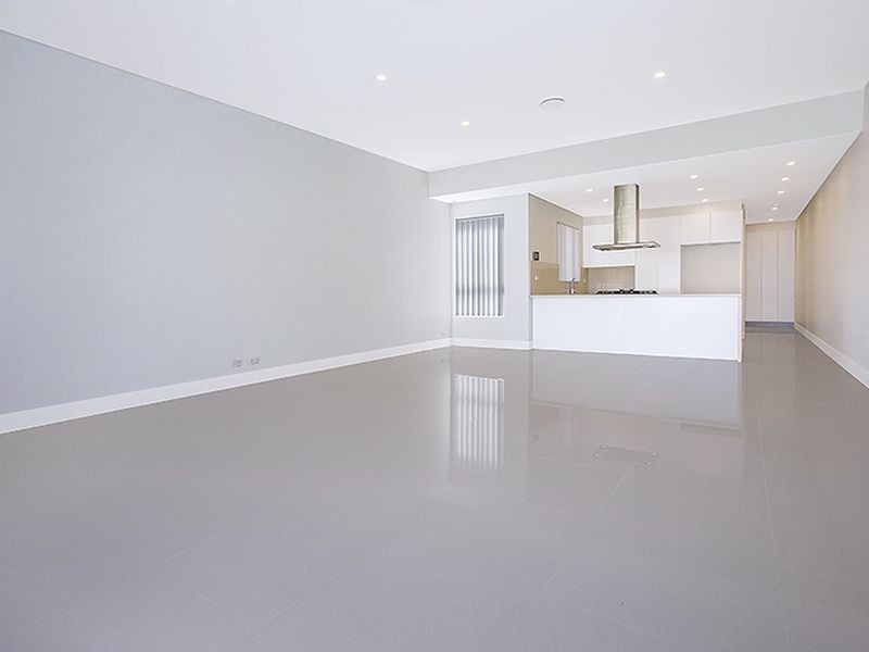 19 Henry Lawson Drive, Peakhurst NSW 2210