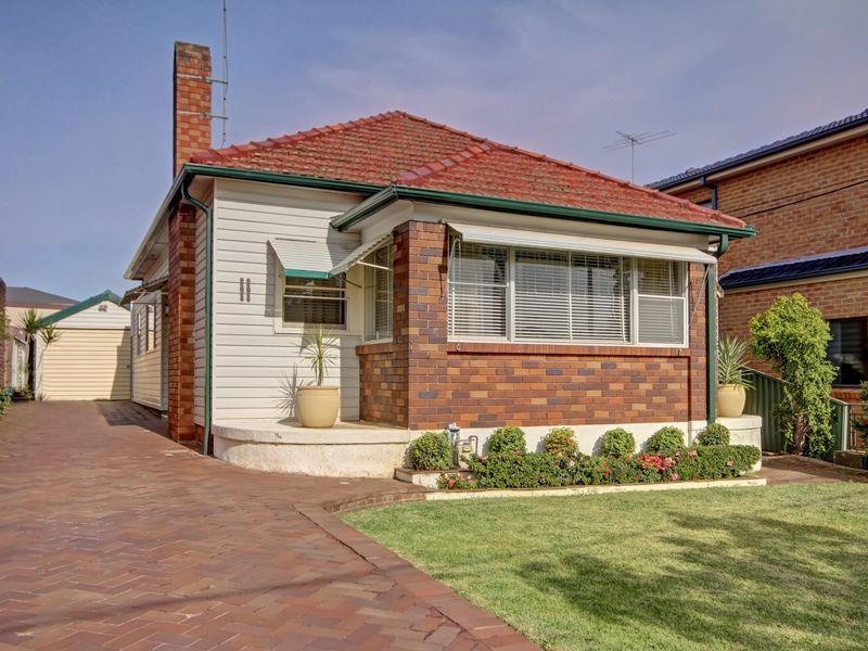 11 Barnards Avenue, Hurstville NSW 2220