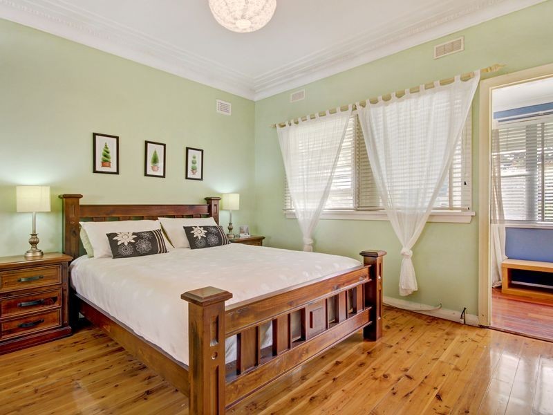 11 Barnards Avenue, Hurstville NSW 2220