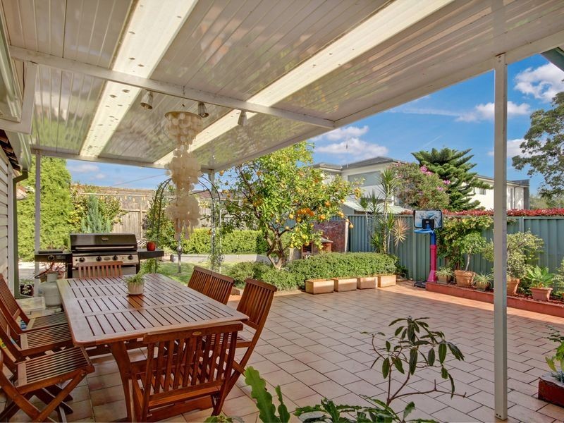 11 Barnards Avenue, Hurstville NSW 2220