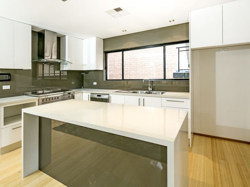 3/8 Charm Place, Peakhurst NSW 2210