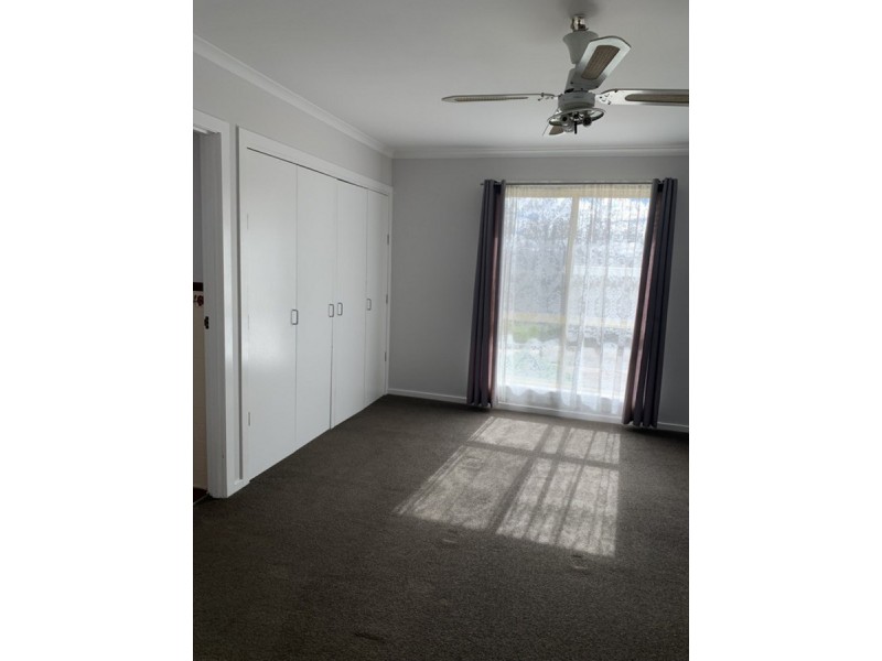 8 Leeson Street, Goulburn NSW 2580