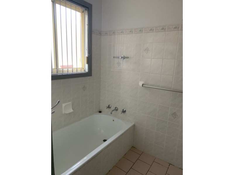 8 Leeson Street, Goulburn NSW 2580