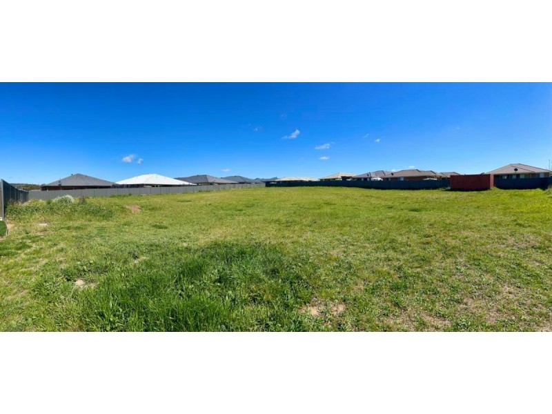 12 Fox Close, Goulburn NSW 2580