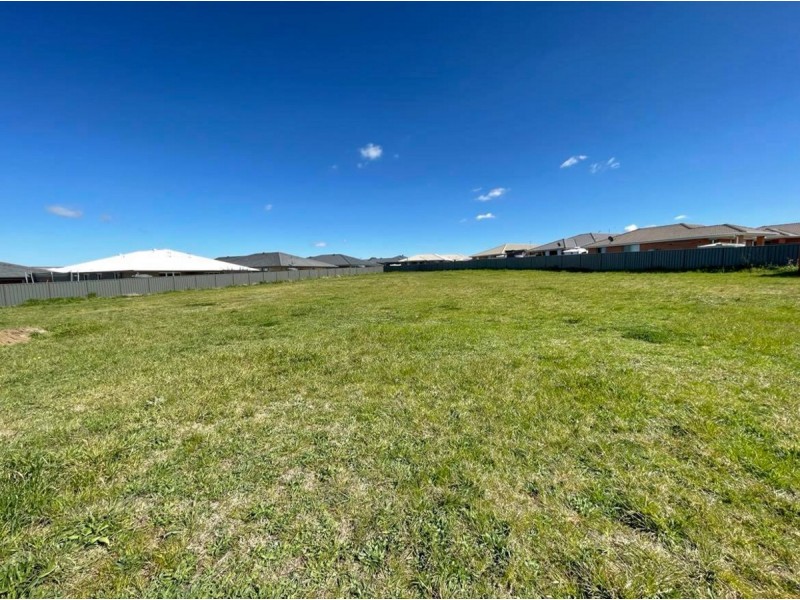 12 Fox Close, Goulburn NSW 2580