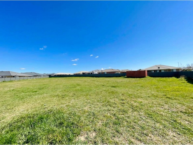 12 Fox Close, Goulburn NSW 2580