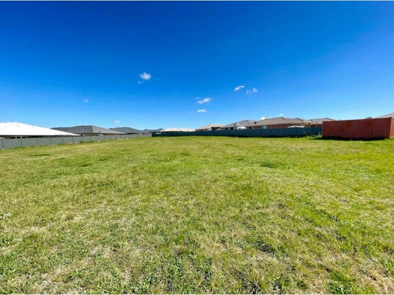 12 Fox Close, Goulburn NSW 2580