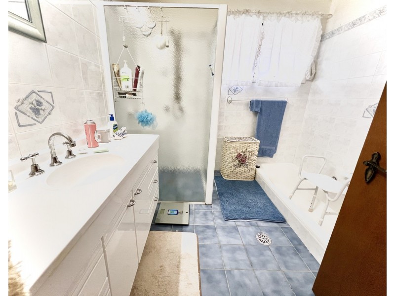 6 Bradford Drive, Goulburn NSW 2580