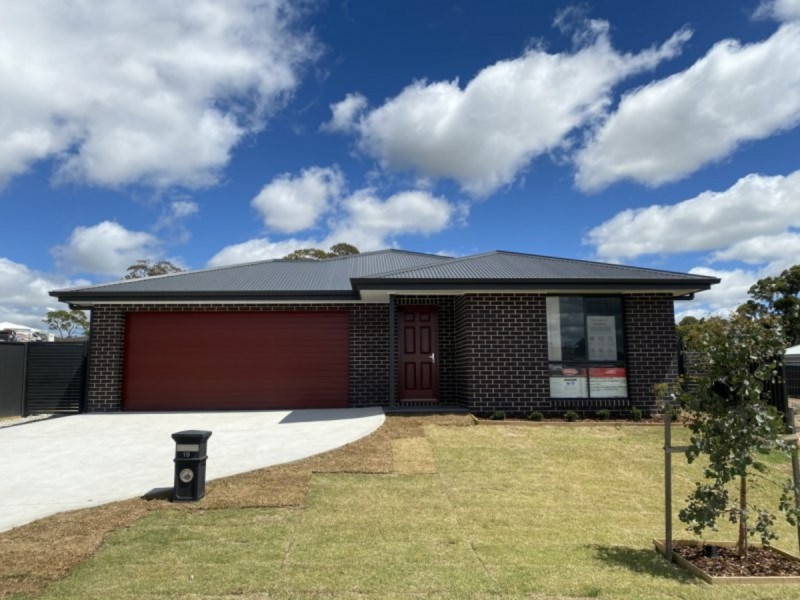 19 Brooklands Circuit, Goulburn NSW 2580