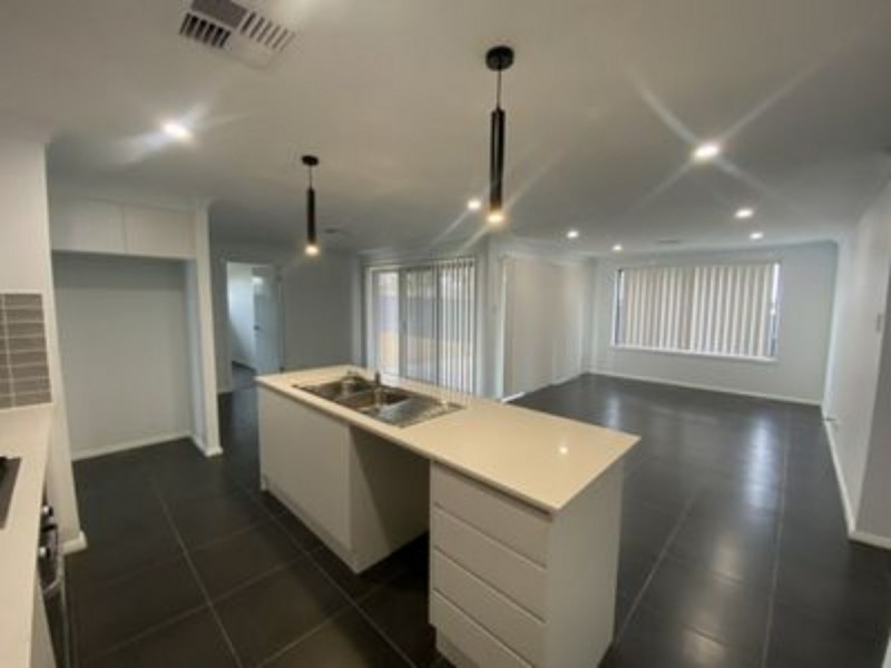 19 Brooklands Circuit, Goulburn NSW 2580