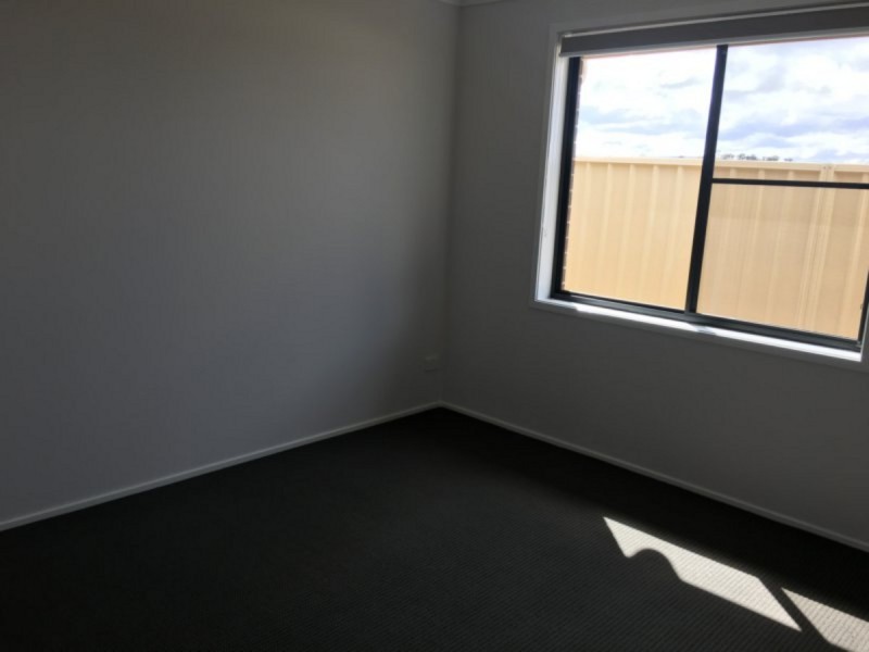 5 Swan Loop, Goulburn NSW 2580