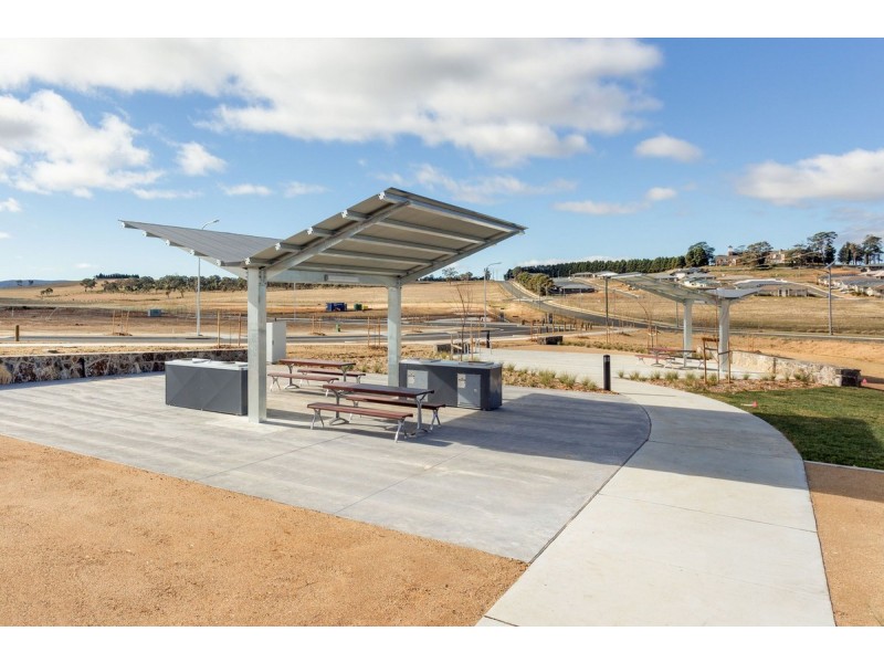 33 Bonneville Boulevard, Goulburn NSW 2580