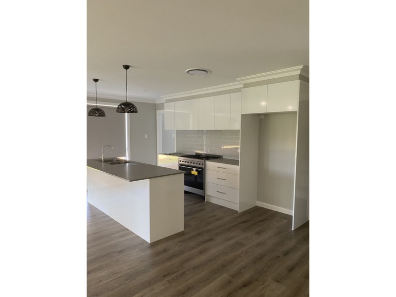 27 McGrath Place, Goulburn NSW 2580