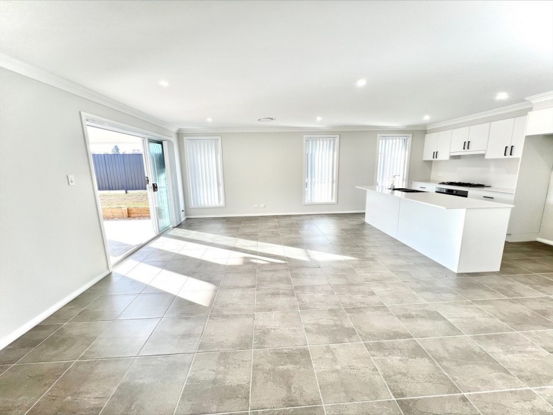 43 Matchless Avenue, Goulburn NSW 2580