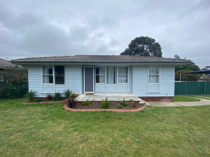 24 Yarrowlow Street, Goulburn NSW 2580