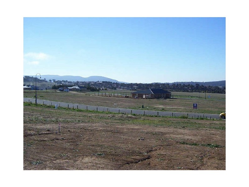 16 Barry Crescent, Goulburn NSW 2580