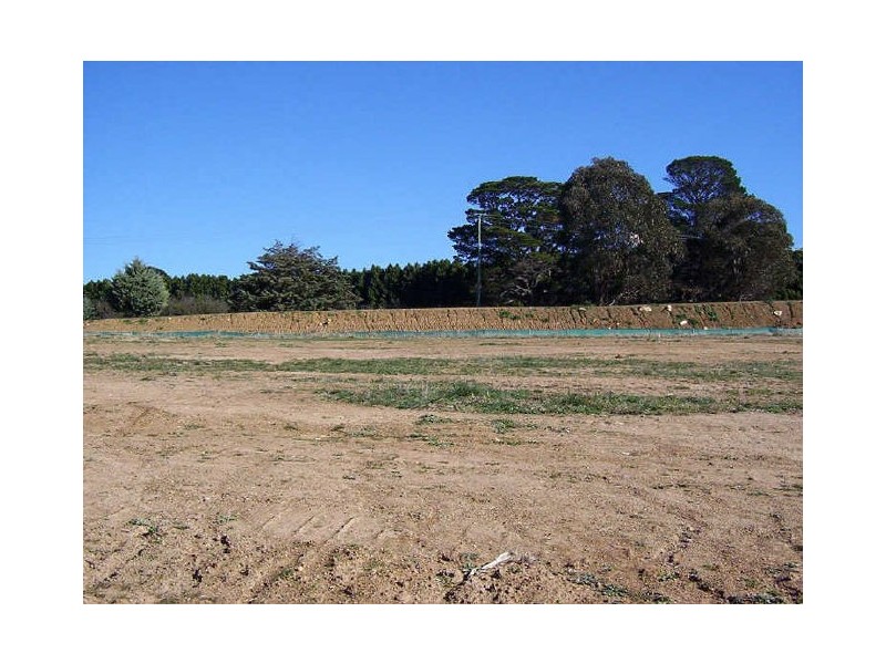 16 Barry Crescent, Goulburn NSW 2580