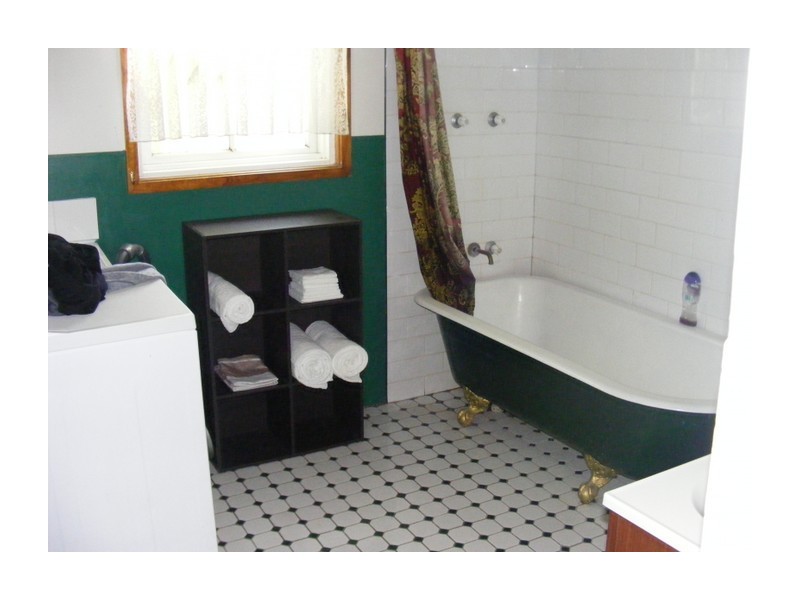 90 Lagoon Street, Goulburn NSW 2580