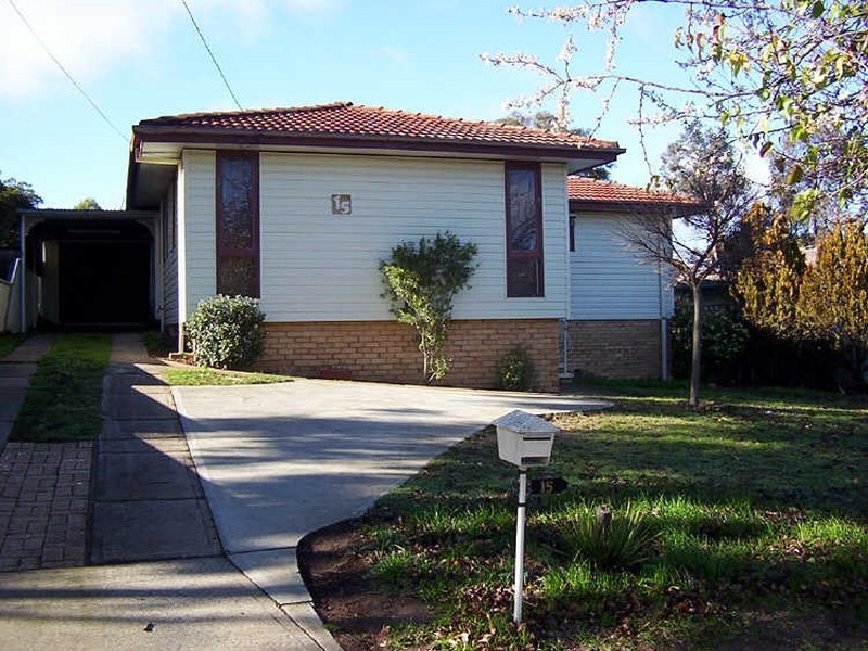 15 Caoura Crescent, Goulburn NSW 2580