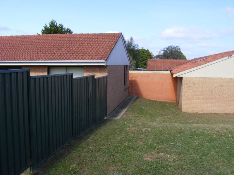 Villas 1-5 Wollondilly Avenue, Goulburn NSW 2580