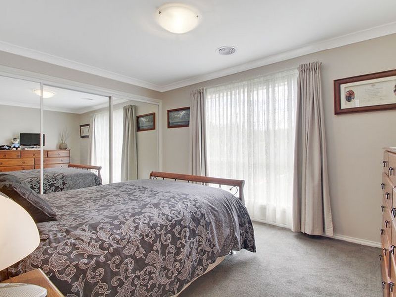 8 Paradise Place, Goulburn NSW 2580