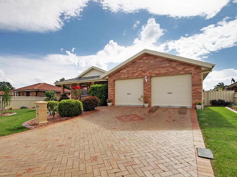 8 Paradise Place, Goulburn NSW 2580