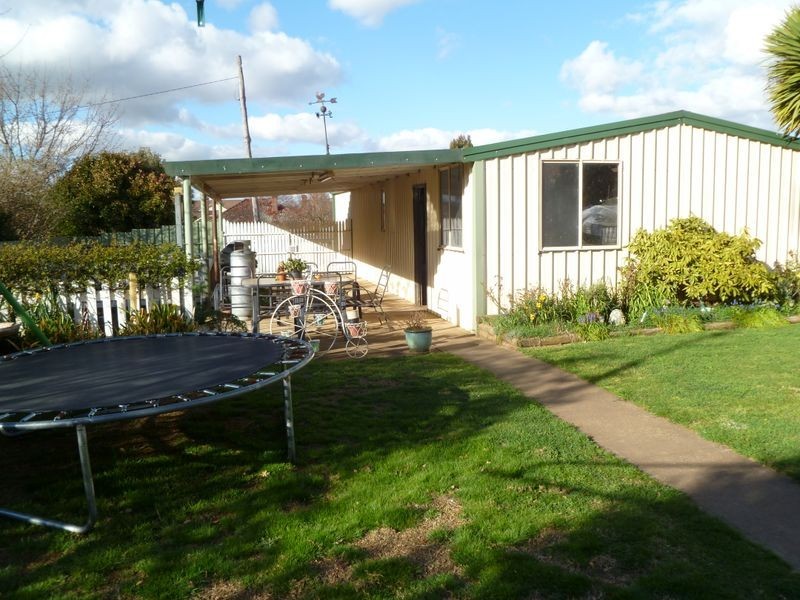 28 Wade Street, Crookwell NSW 2583