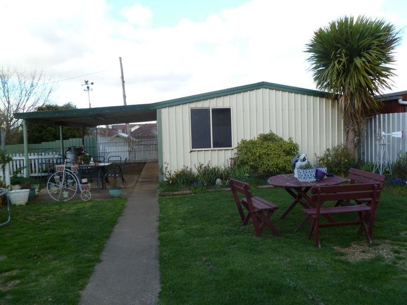 28 Wade Street, Crookwell NSW 2583