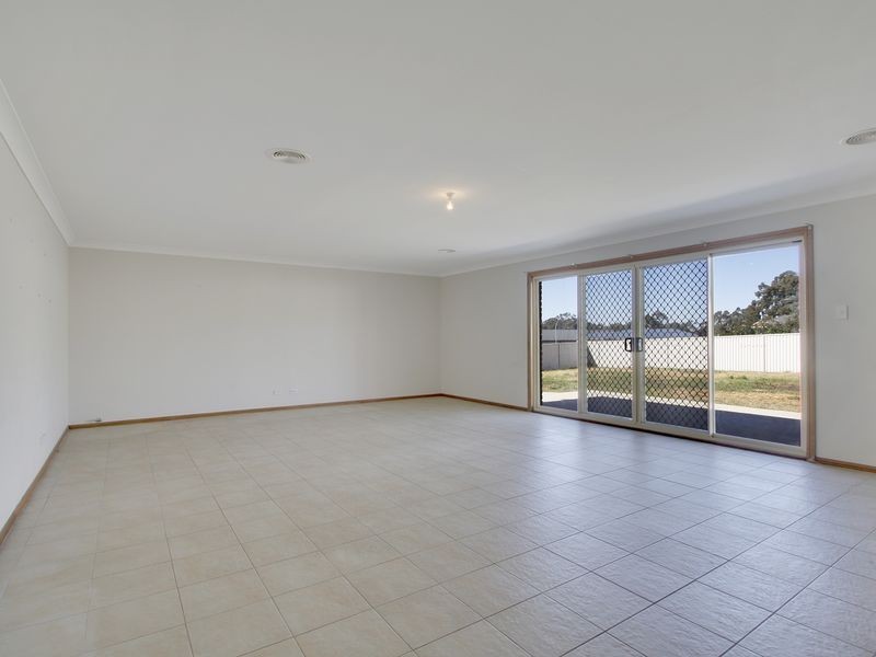 8 Abbey Road, Goulburn NSW 2580