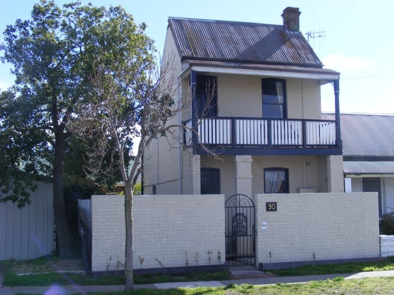90 Lagoon Street, Goulburn NSW 2580