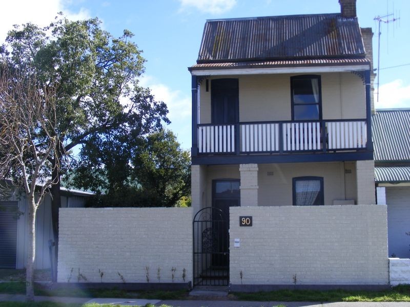 90 Lagoon Street, Goulburn NSW 2580