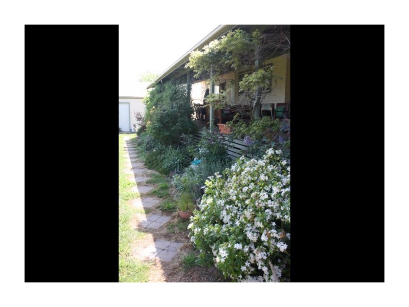 8 Caledonia Street, Crookwell NSW 2583