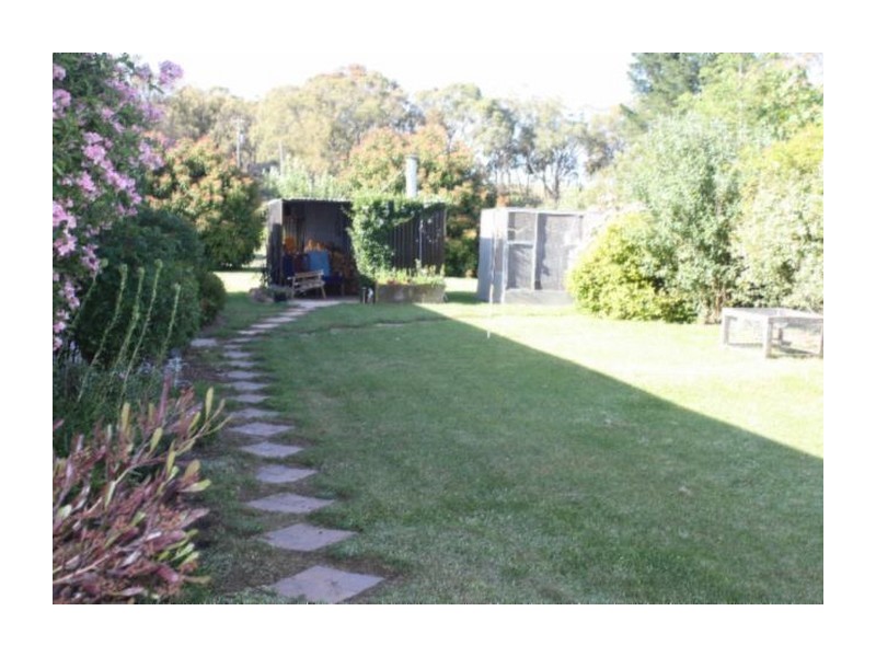 8 Caledonia Street, Crookwell NSW 2583