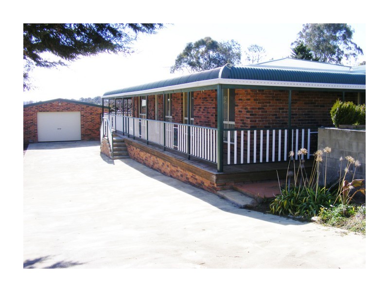 8 Leeson Street, Goulburn NSW 2580