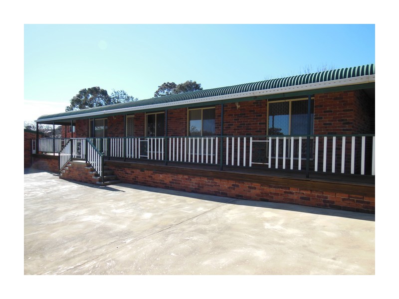8 Leeson Street, Goulburn NSW 2580