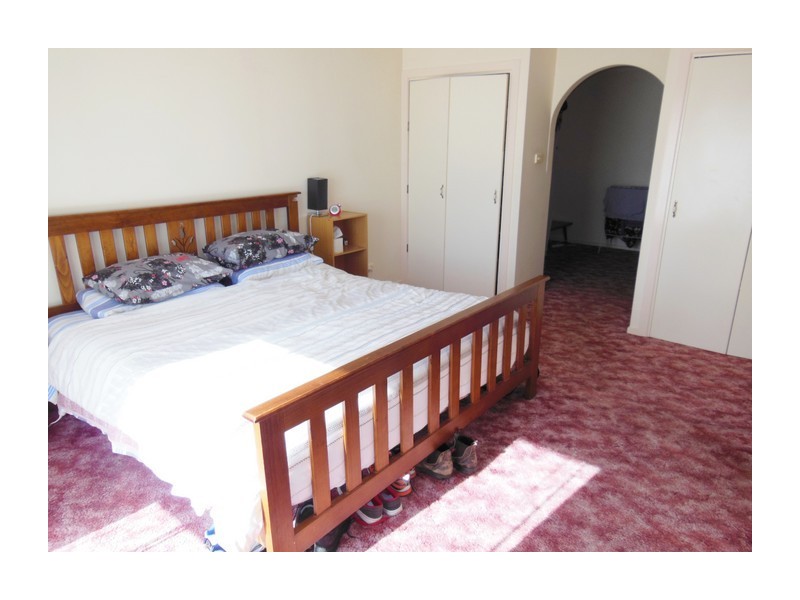 8 Leeson Street, Goulburn NSW 2580