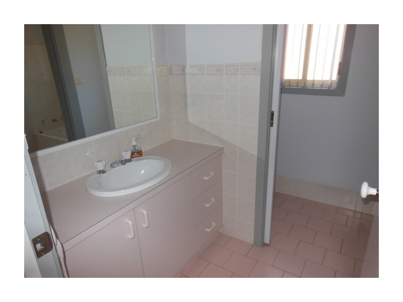 8 Leeson Street, Goulburn NSW 2580