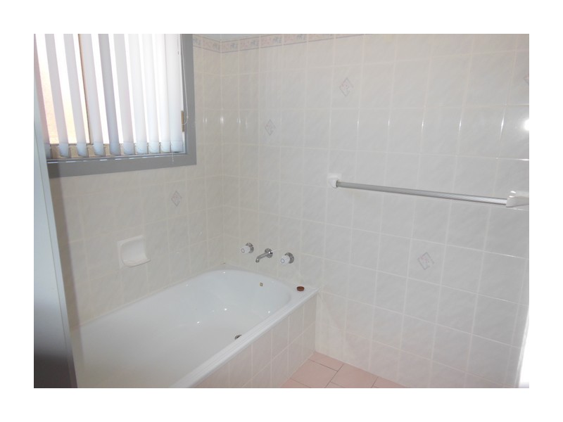 8 Leeson Street, Goulburn NSW 2580