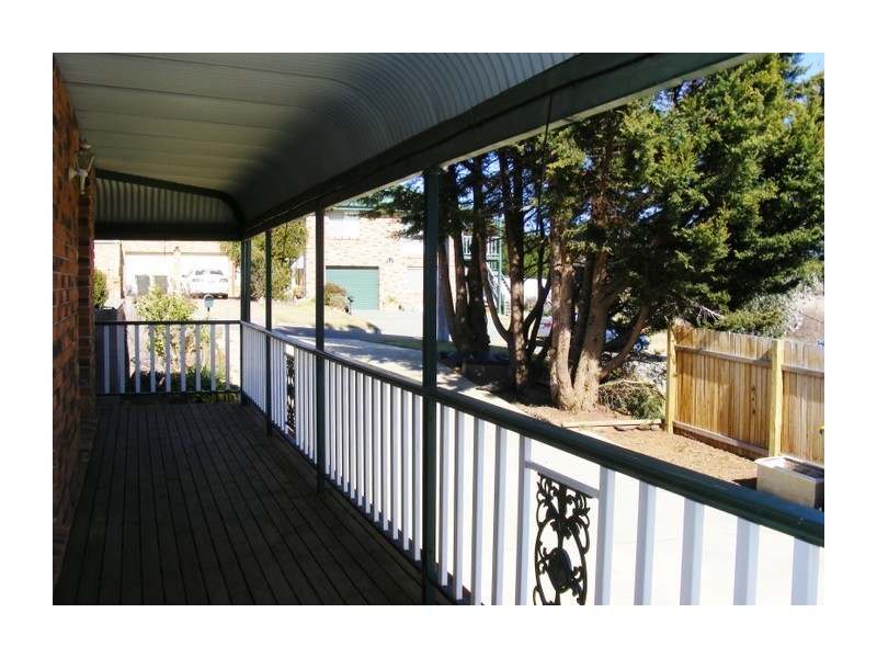 8 Leeson Street, Goulburn NSW 2580