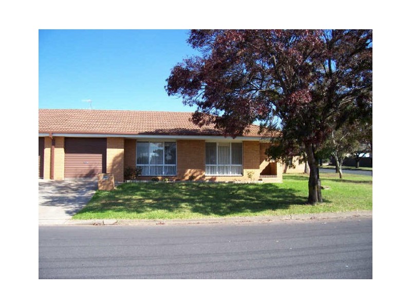 2/2 Garfield Ave, Goulburn NSW 2580