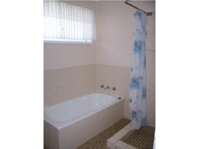 2/2 Garfield Ave, Goulburn NSW 2580